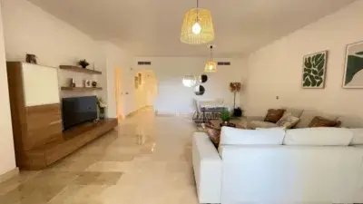 Apartamento de Lujo en Benahavis con Vistas al Golf