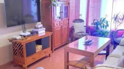 Casa Adosada en Gerena con 3 Dormitorios y Garaje