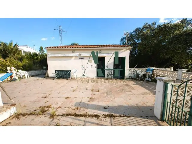 Parcela en El Monte Del Casar 2500m2 con Piscina