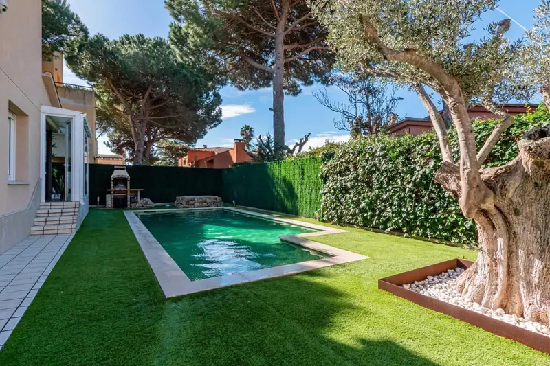 Chalet en Venta Calella Barcelona Jardin Piscina 3 Dormitorios