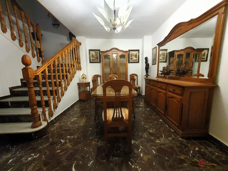 Casa en Venta en Torrenueva con Garaje y 5 Dormitorios