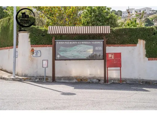 Chalet con Piscina en Cumbres Verdes La Zubia