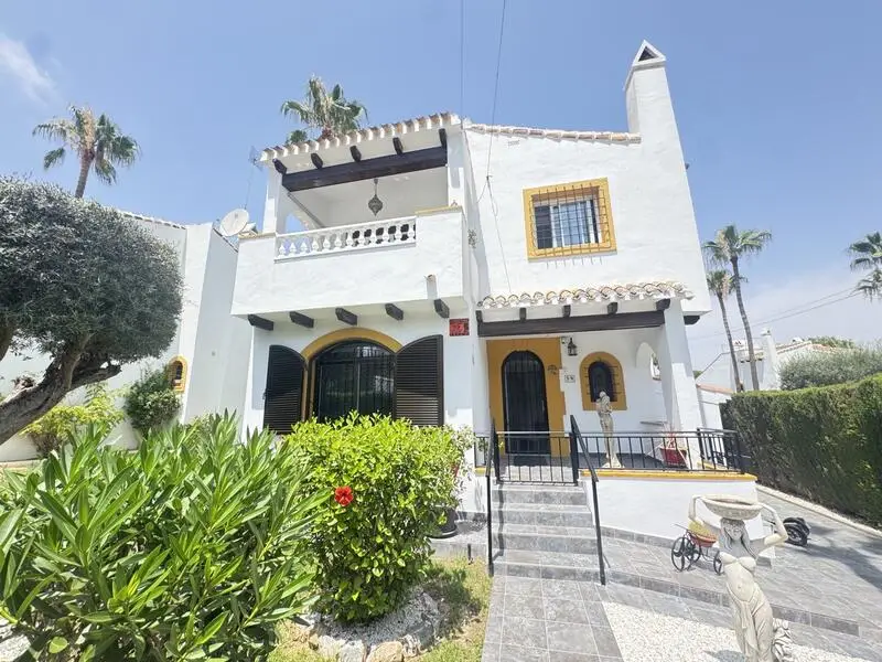 Villa de Lujo 4 Dormitorios Villamartin
