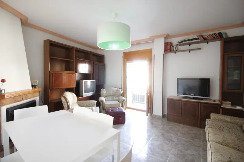 Casa de 8 habitaciones en Baza Centro