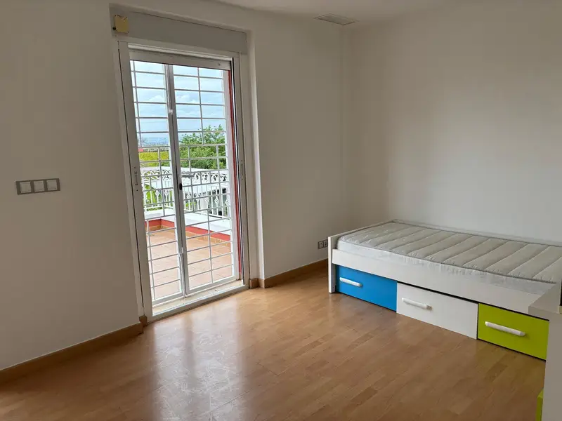 Chalet en venta 4 habitaciones 2 baños piscina parking Elche