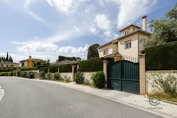 Casa de Lujo en Cortijo del Aire Granada 400m2 con Piscina