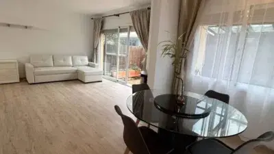 Chalet en Nueva Andalucía: Villa familiar con piscina y jardín privado