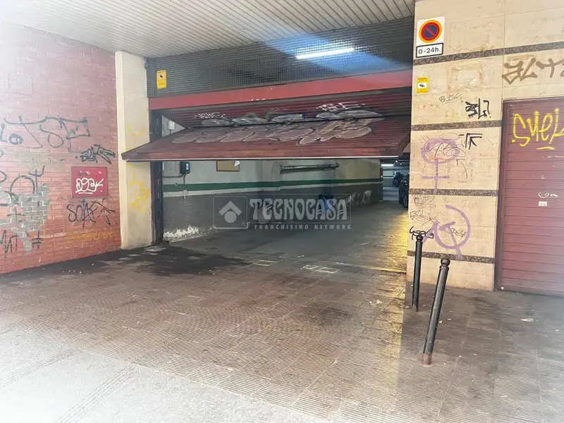 Box/plaza de garaje en venta en Nou Barris