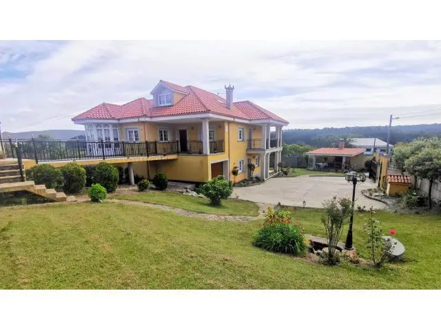 Casa Chalet Seiruga Cerca de la Playa 4 Dormitorios 2 Salones