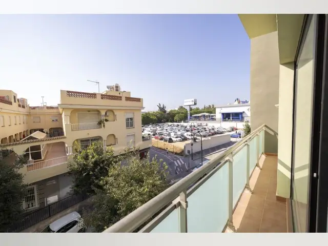 Piso de 3 Dormitorios en venta Las Lagunas, España