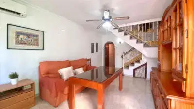 Casa en Playa de Regla con Terraza y Patio Cerca de la Playa