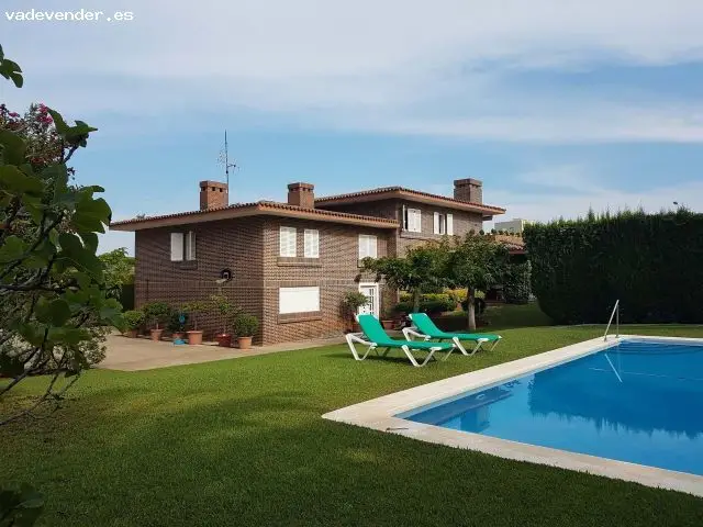 Villa en Benicasim con Piscina - 465m2 - Cerca de la Playa