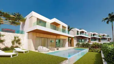Villa de Lujo en Venta con Vistas al Mar Golf y Montaña