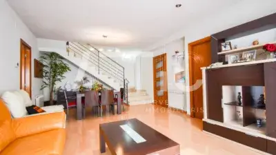 Casa pareada en venta en Carrer de Piferrer, cerca de Passatge de Jonqueres