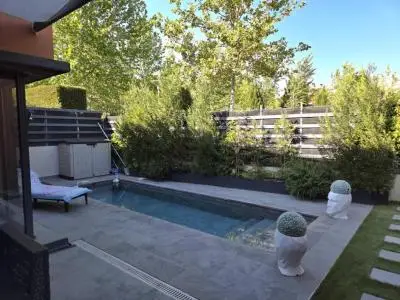 Chalet Adosado de Lujo en Valparaiso Toledo con Piscina Privada