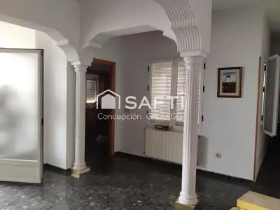 Casa Adosada con Dos Viviendas Independientes