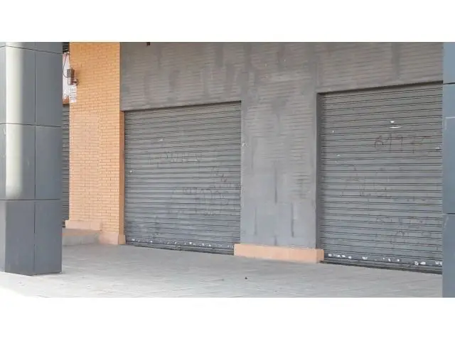 Local Comercial en Pau I 142m2 Dos Puertas Salida Humos