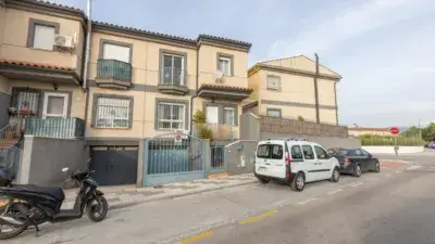 Casa adosada en venta en Maracena 3 dormitorios 2 banos