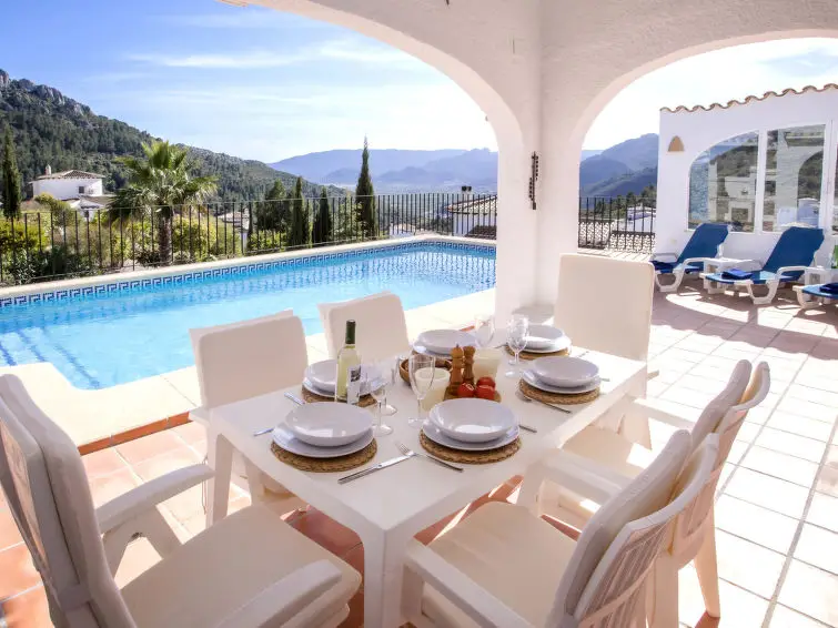 Casa-Villa de 4 Dormitorios alquiler Pegó, España