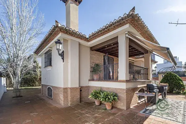 Casa en Ogijares con Piscina y Vistas a Sierra Nevada