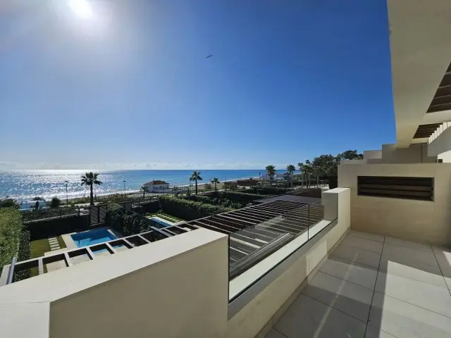 Adosado Lujoso 3 Dormitorios Milla de Oro Vistas al Mar Piscina Privada