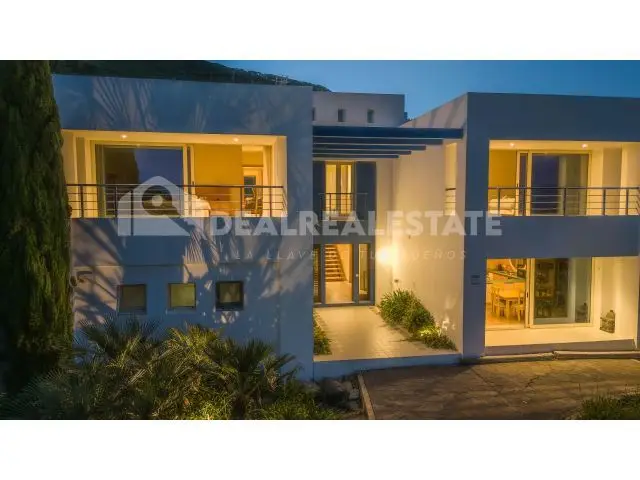 Villa de Lujo en Venta Tarifa Espectaculares Vistas
