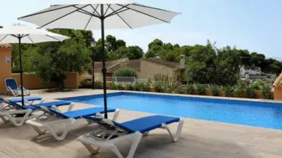 Chalet en Teulada con Piscina Privada para Familias