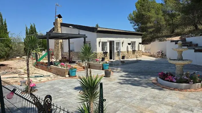 Villa de 6 Dormitorios en Venta Sax
