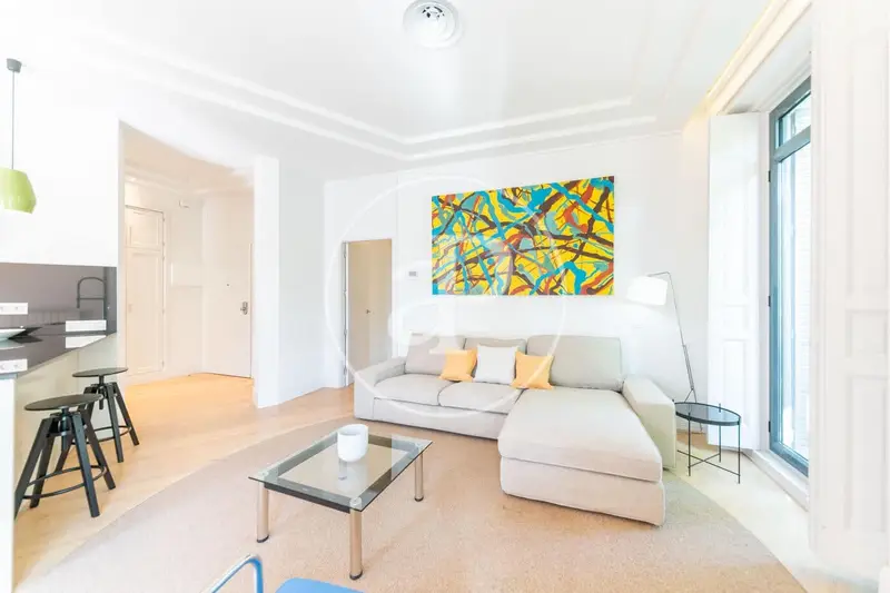 Apartamento Modernista en Madrid: Amueblado, Equipado y con Servicios