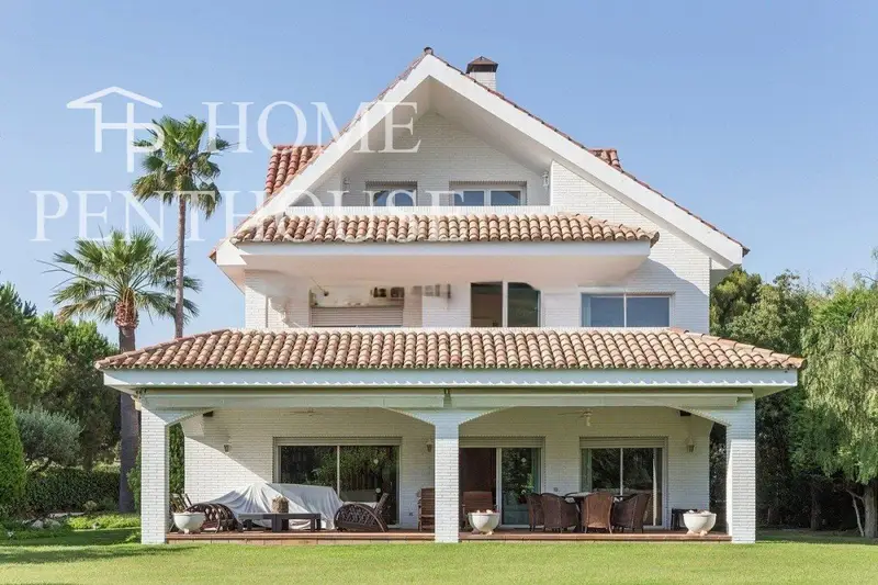 Casa en Venta Terramar Sitges 6 Dormitorios Piscina Jardin