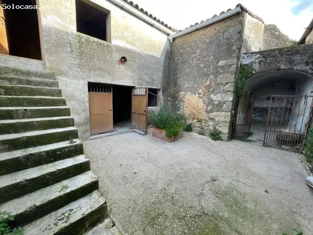 Casa con Patio para Reformar en Montánchez