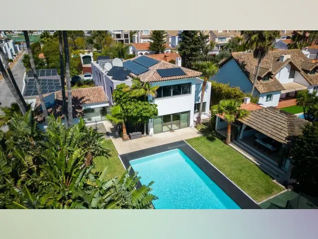 Casa Villa 5 Dormitorios Piscina Climatizada Cerca Playa Estepona