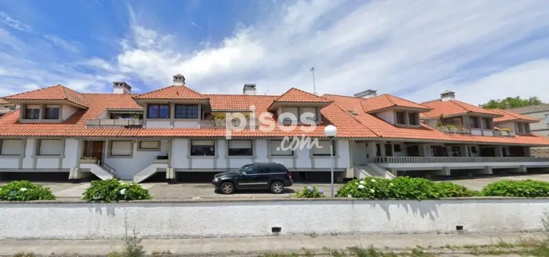 Chalet en A Guarda con jardín, piscina y cancha de tenis