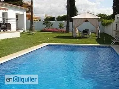 Villa en Alquiler - 3 Dormitorios, Piscina y Jardín Privado
