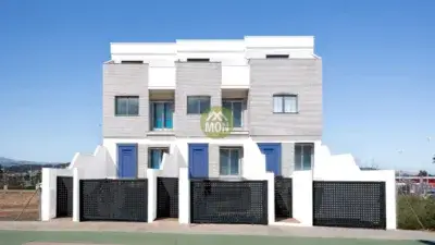 Adosada en Onda 3 Dormitorios 2 Baños Nueva a Estrenar