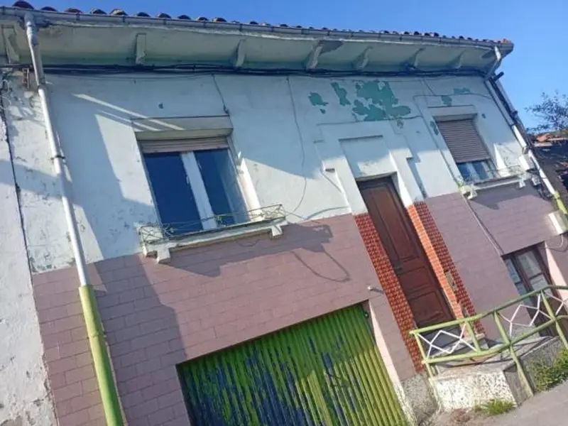 Chalet en venta en La Felguera para reformar