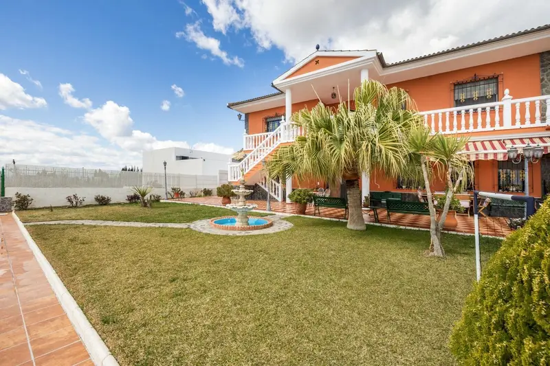 Chalet en Venta Atarfe Granada 4 Dormitorios Piscina Jardin