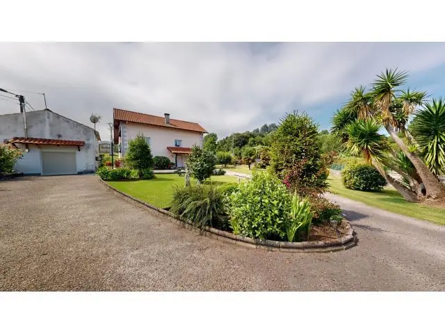 Espectacular Casa con Jardin 9300m2 Cerca de Laredo