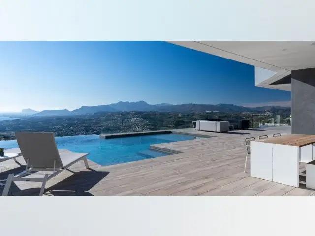Casa-Villa de 4 Dormitorios en venta Cumbre Del Sol, España