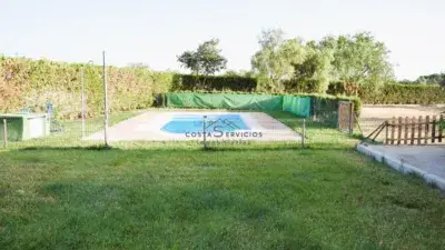Casa de Campo en Gibraleón con Piscina y 4 Habitaciones