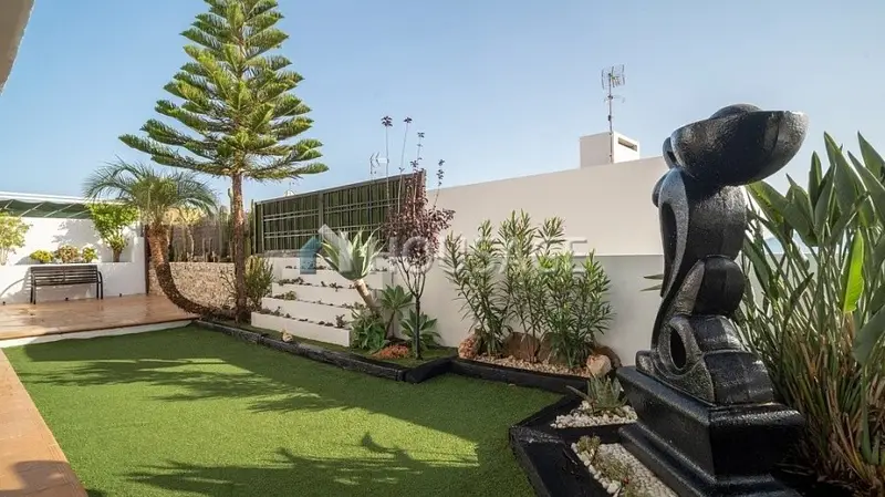 Villa en venta en Málaga: 6 dormitorios, vistas panorámicas