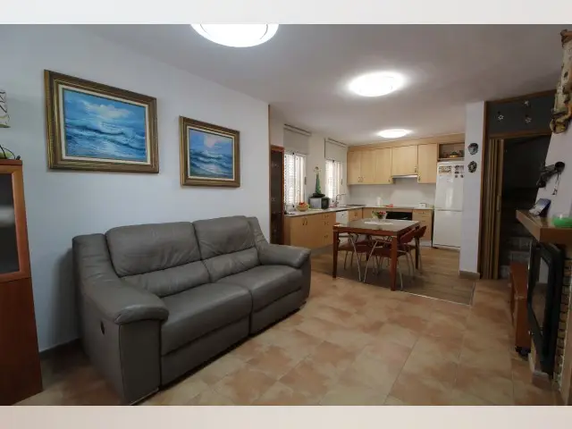 Casa en Gran Alacant 4 Dormitorios 2 Ba		nos Terrazas Urbanizaci	ón con Piscinas