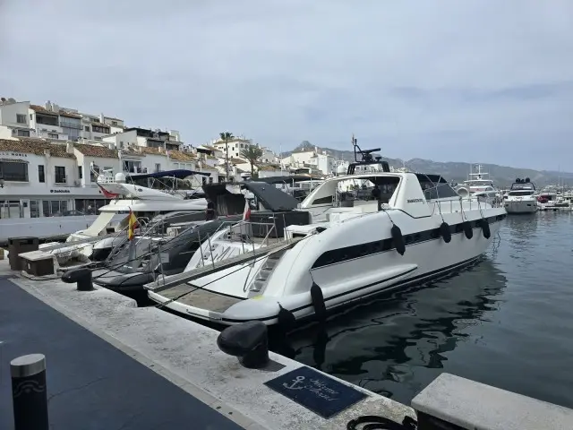 Amarre en Puerto Banus - Puerto Deportivo de Lujo