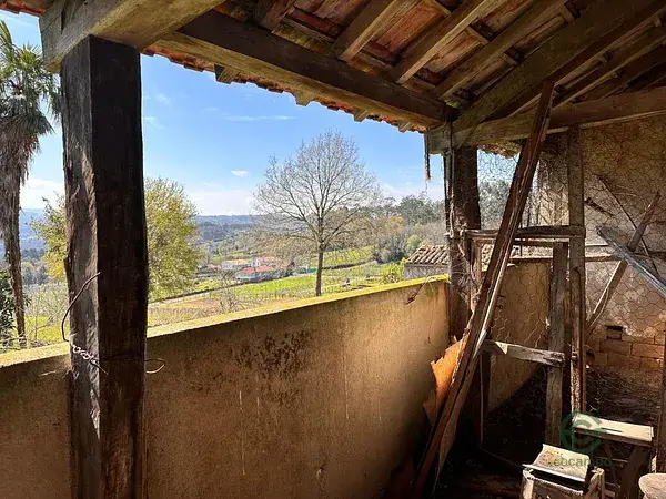 Casa de ladrillo en La Coruna con alpendre y dos plantas