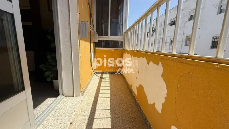 Casa Unifamiliar en Barbate: Ideal para Vivir o Invertir