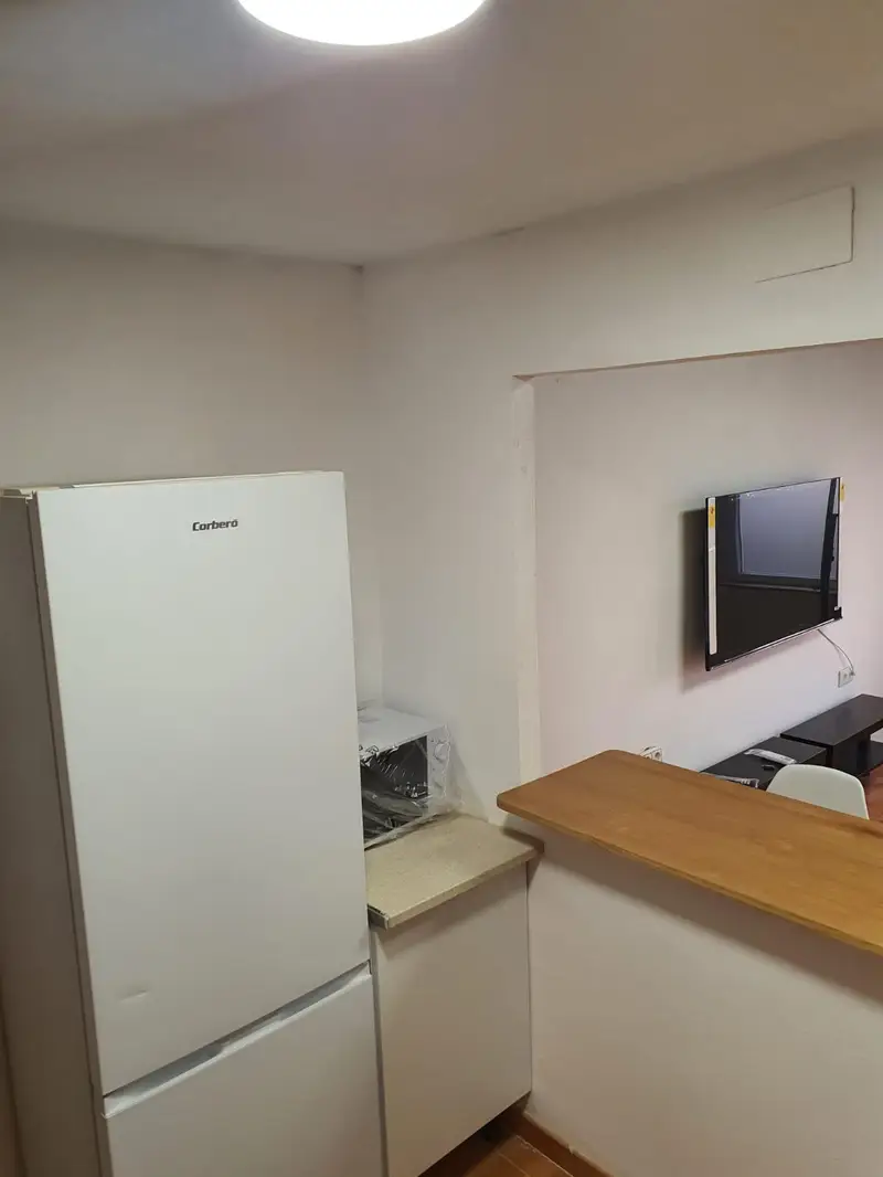 Apartamento en alquiler. Apartamento único se encuentra en la zona centro de Cáceres. Perfecto para pareja o trabajador a minutos de todo tipo de comercios