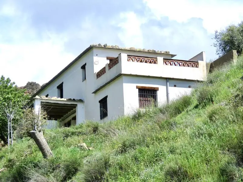 Cortijo de 140m2 en Cadiar, Granada: Dos Apartamentos Independientes