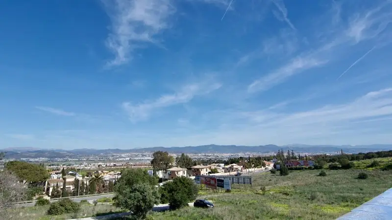 Villa en Málaga con Piscina y 5 Dormitorios - Cerca de la Playa