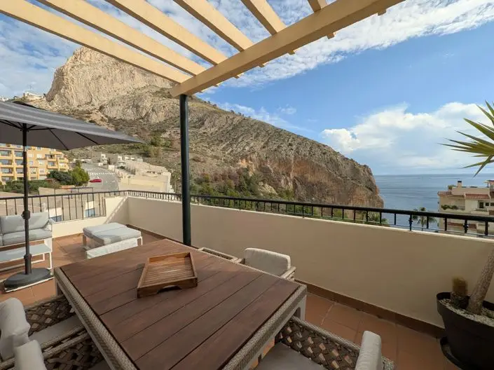Apartamento Dúplex en Altea con Piscina Privada y Vistas al Mar