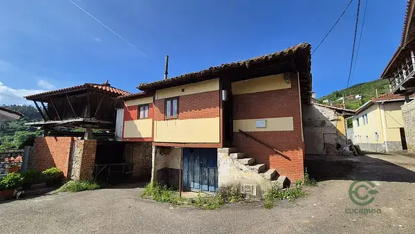 Casa en Venta en Salas Asturias con Horreo y Garaje